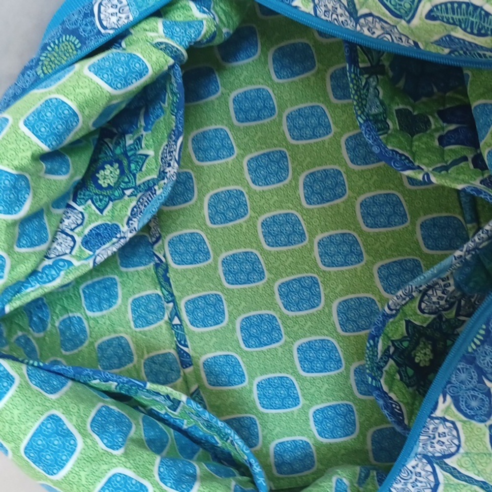 Vera Bradley Grand Traveler Tote / Duffel In Doodle Daisy Pattern - Picture 13 of 17